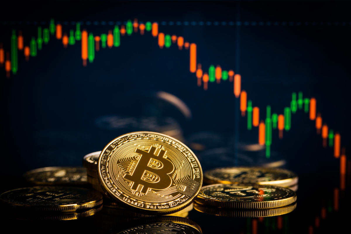 Bitcoin Dives To $28,500;  Coinbase is backed by US futures approval;  Fed minutes cast a shadow over stocks